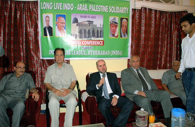 Dr. Mahmoud Sidqi Al Habash, Supreme Judge and Special Advisor to President of Palestine Mr. Mahmood Abbas addre ssing a Press Conference of Indo-Arab League Hyderabad on Thursday. Dr. Habash is in Hyderabad to represent President Ma hmood Abbas in felici