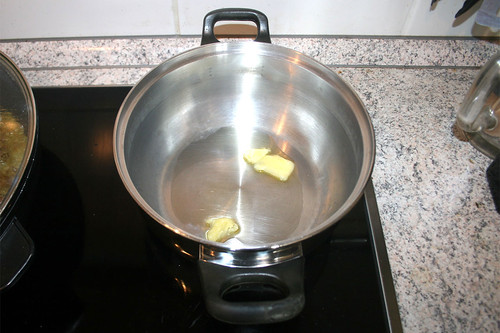 36 - Butterschmalz in Topf erhitzen / Heat up ghee