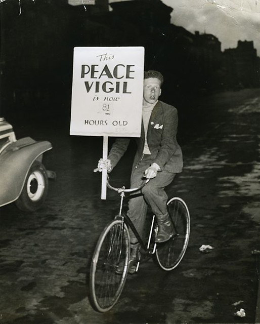 weegee-peace-vigil-1941