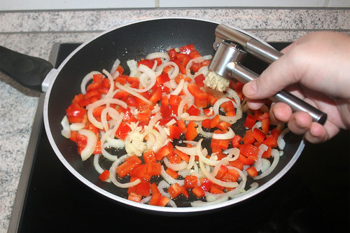 22 - Knoblauch hinzufügen / Add garlic