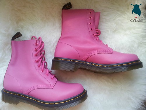 Dr Martens Pascal 8 in Hot Pink