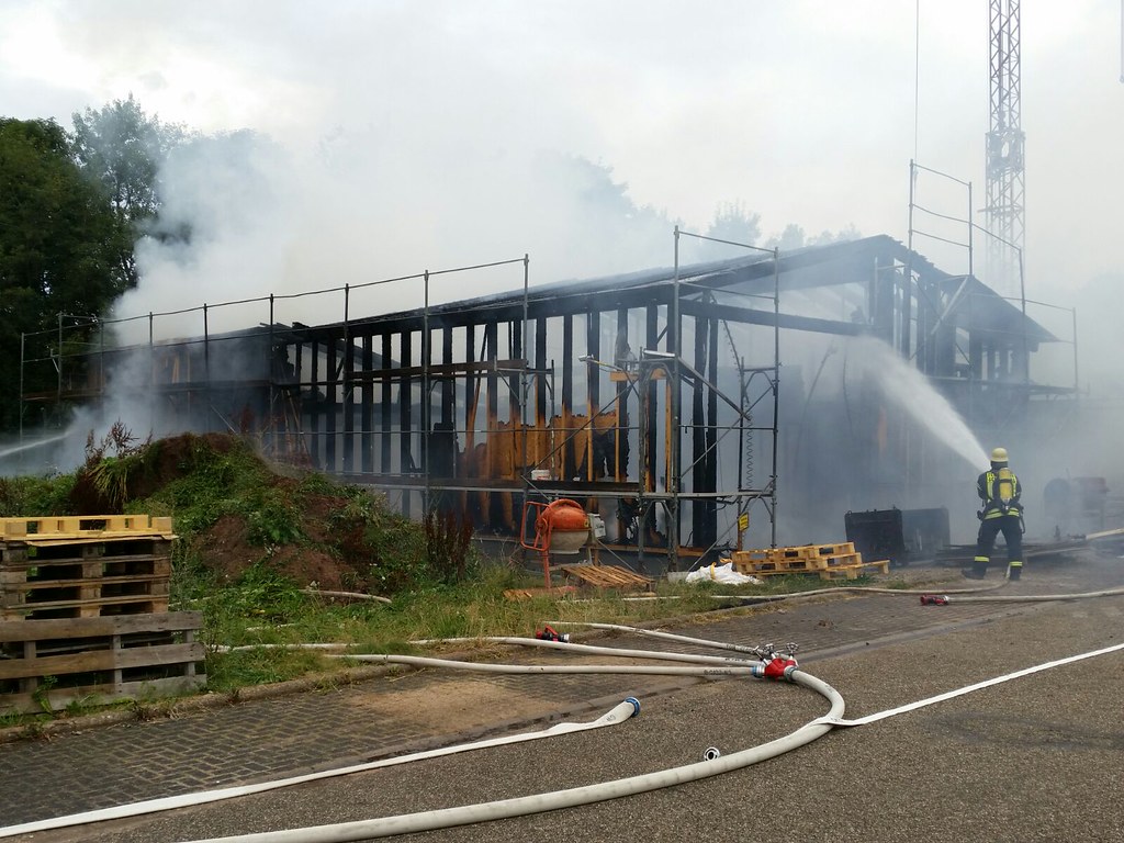 Schömerg-Bieselsberg: Holzhalle brennt vollständig aus und muss abgerissen werden - 18.08.2016