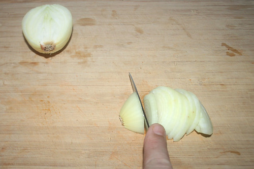 12 - Zwiebel in Ringe schneiden / Cut onion in rings