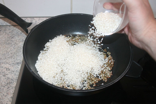 30 - Reis in Pfanne geben / Put rice in pan