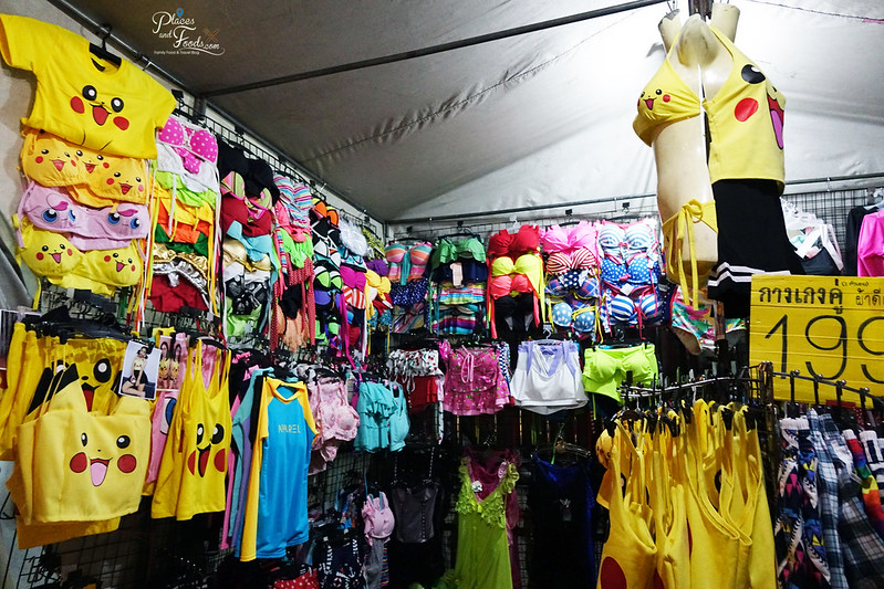 saphan phut night market bikini
