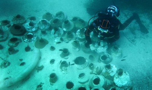 Ancient Roman amphorae off the coast of the Southern France