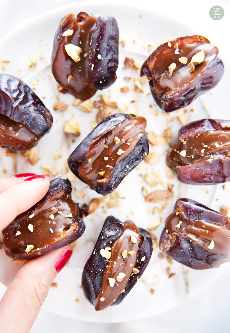 Fresh dates stuffed with sweet cream, made with syrup and tahini